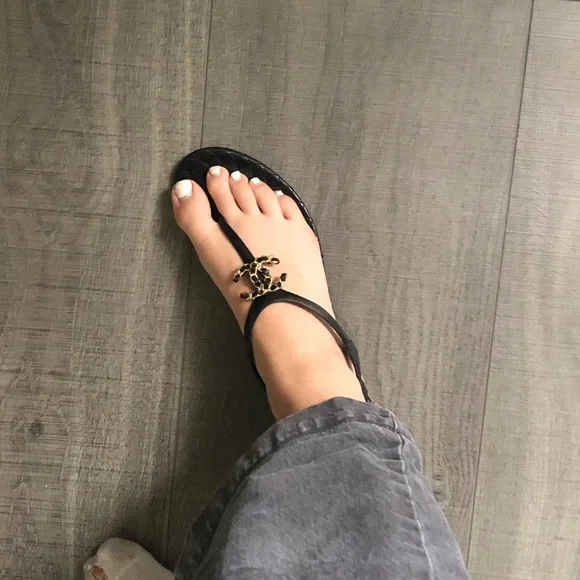 Chanel thong sandals 🖤 - Picture 2 of 11